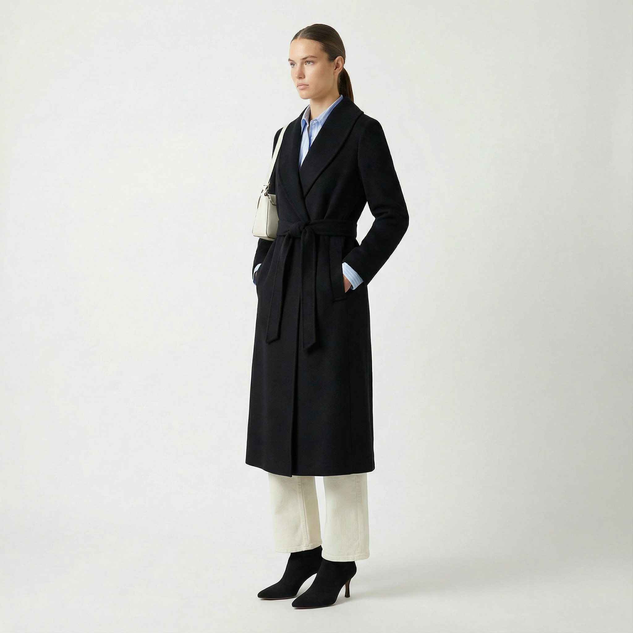 Crown Pure Cashmere Coat | Luksus svart omslagsfrakk