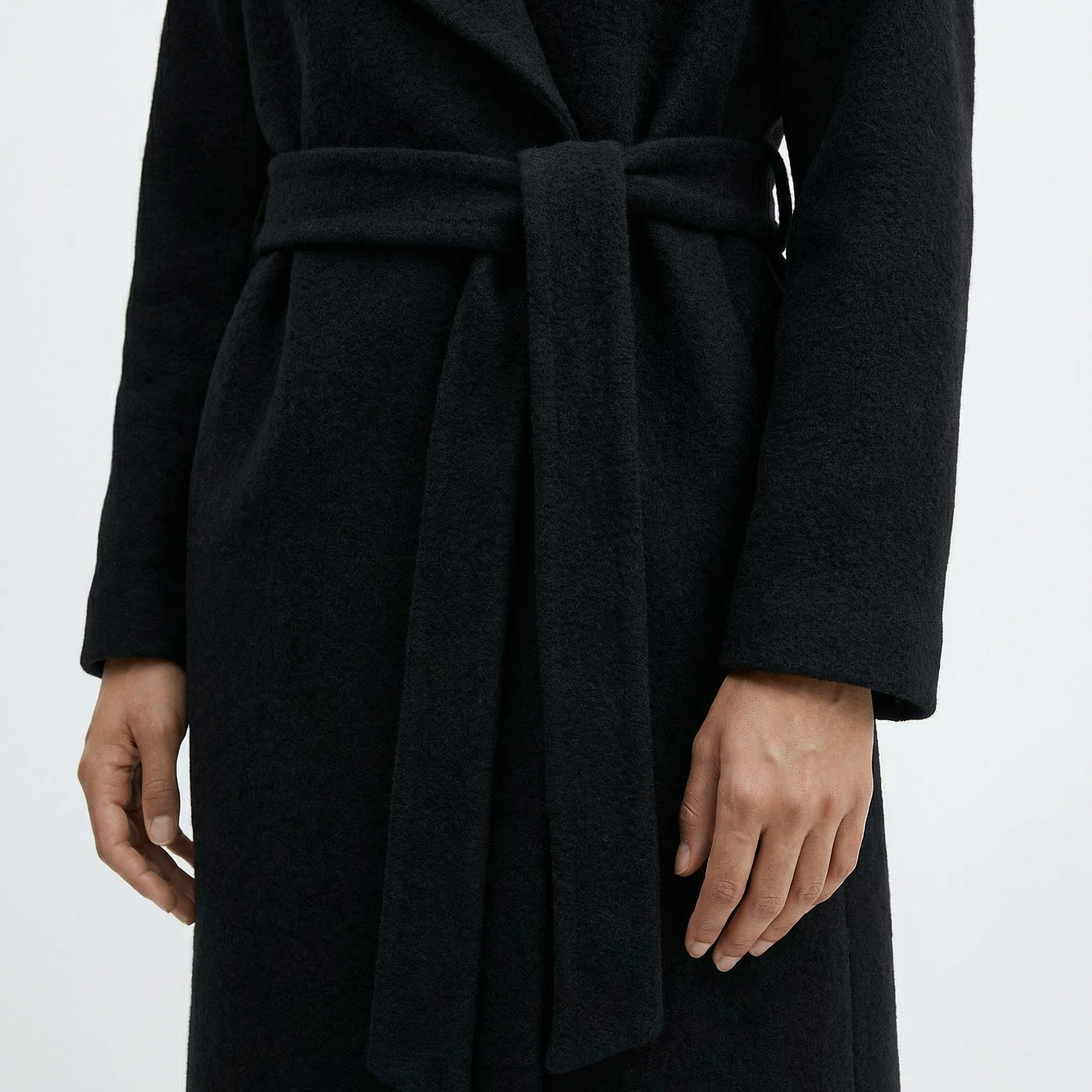 The Bond | 100% kokt ull knälång omlottkappa - svart